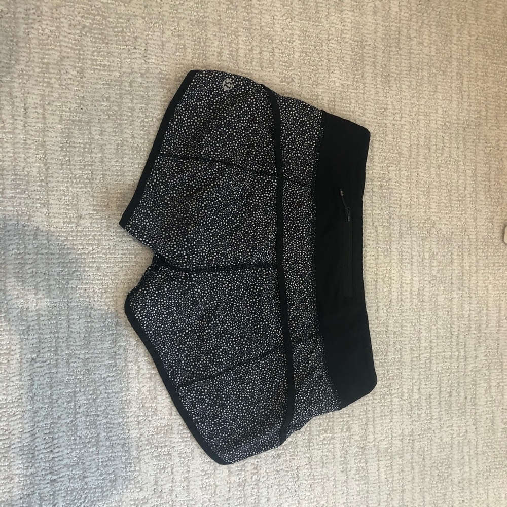 RARE Black&white patterned lululemon speed short